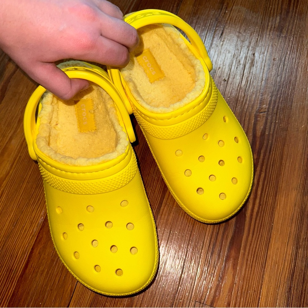Yellow winter crocs | Women’s 6 EUC